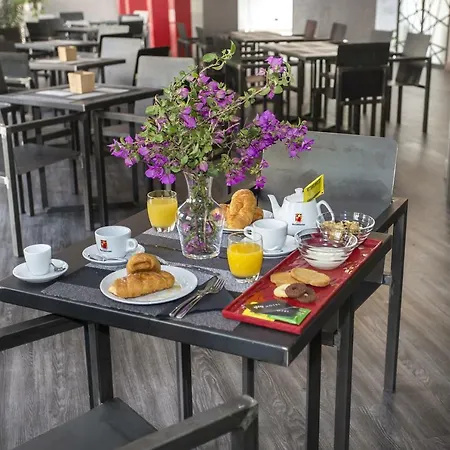 Ξενοδοχείο V99